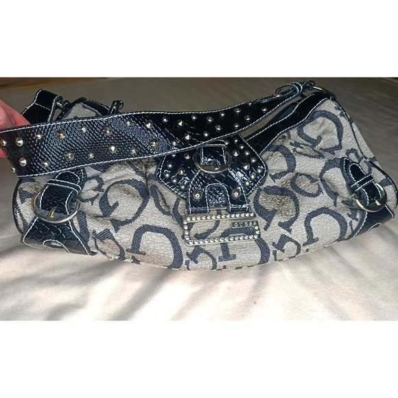 guess black baguette bag